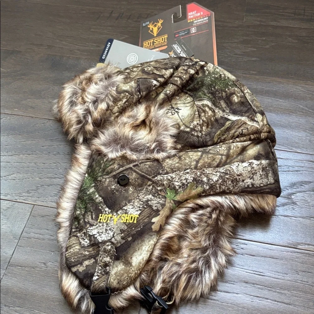 Realtree APX Hot Shot Insulated,anti microbial,faux fur,quilt lined earflap/trap